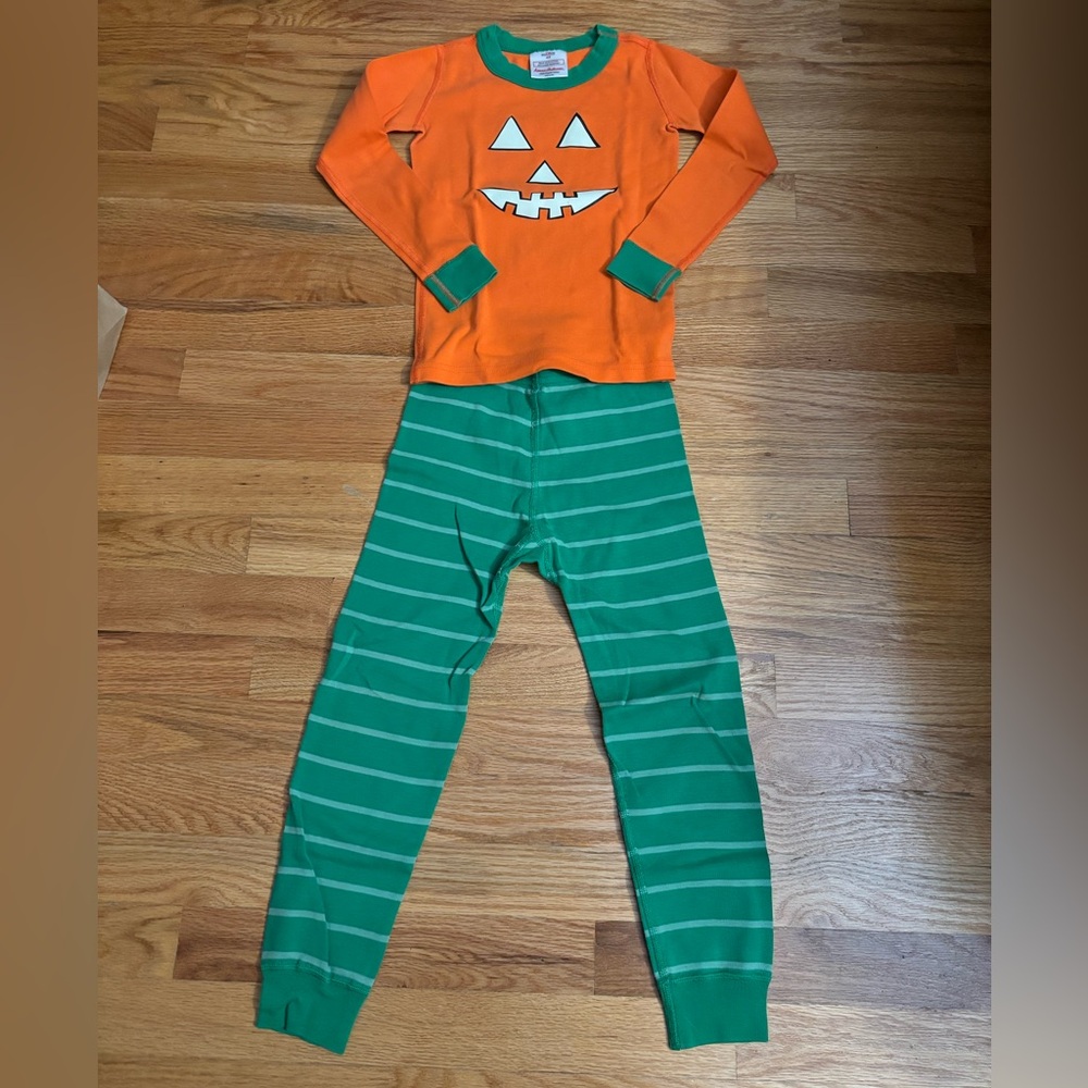 Hanna Andersson Orange and Green Pumpkin pajama set